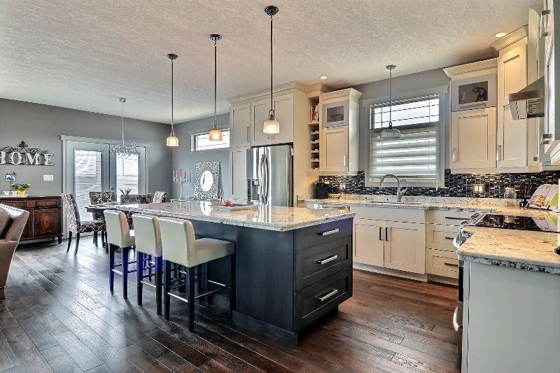 Beautiful Bungalow for Sale overlooking Timberwolf Golf Course