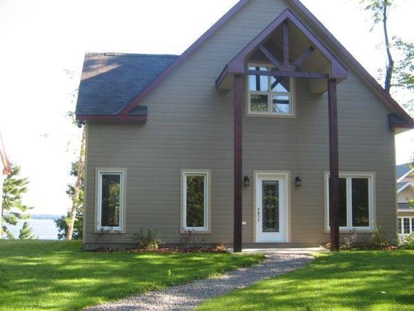 ARNPRIOR Beautiful waterfront home for rent