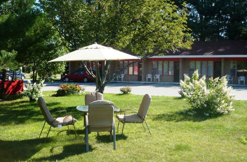 25 units motel restaurant residence 4 acres TransCanada hwy 17