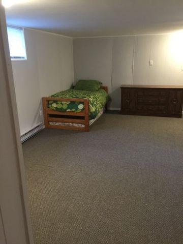 Huge room for rent!! Walking distance to Fleming