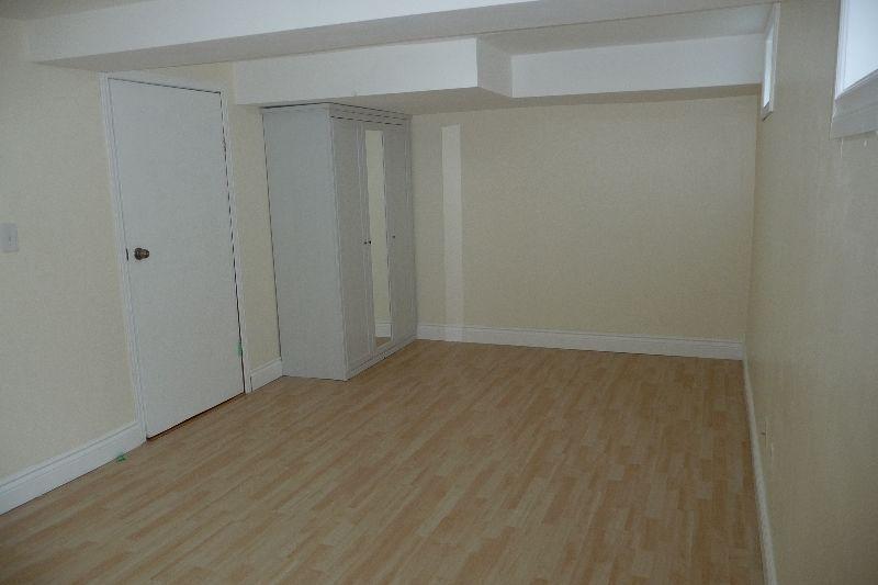 Clean, Updated, Laminate flooring - Brock Student Rental