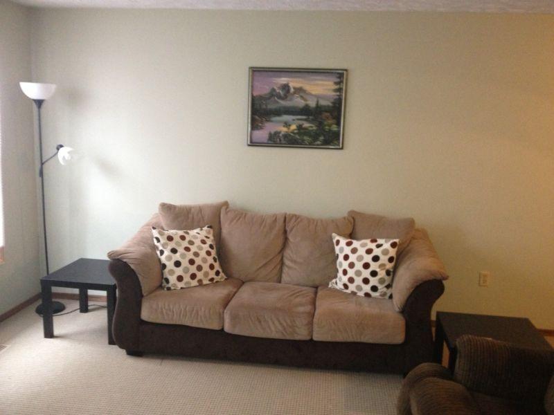 Great Clean Spacious STUDENT House Located In Thorold