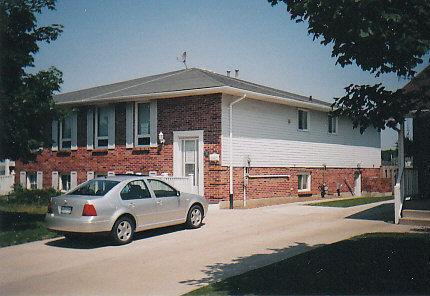 Great Clean Spacious STUDENT House Located In Thorold
