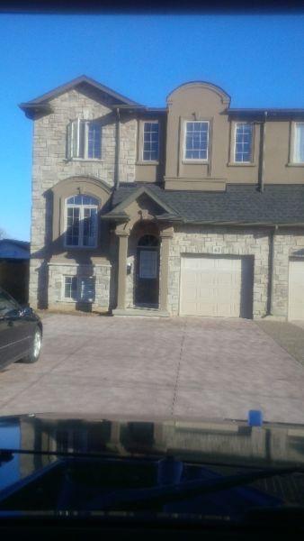 ONLY 4 ROOMS LEFT BRAND NEW SEMI -STUDENTS ONLY!!!