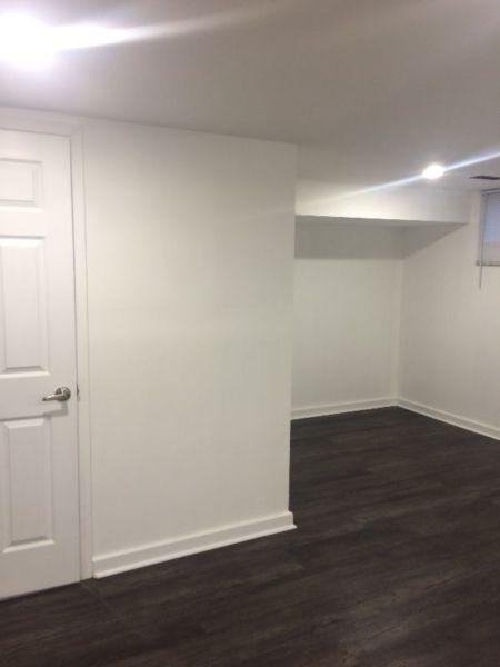 STUDENTS - LARGE ROOM FOR RENT PLUS OWN PRIVATE BATHROOM/SHOWER