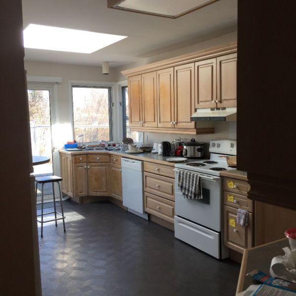 Upper floor 2 rooms for rent between Brock and Pen Centre