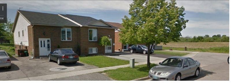Short term Rental - North End Welland - Bright, Clean! $1000