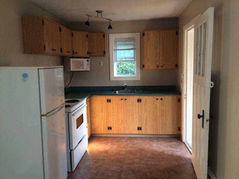 Furnished tiny home in the city - available MARCH 1