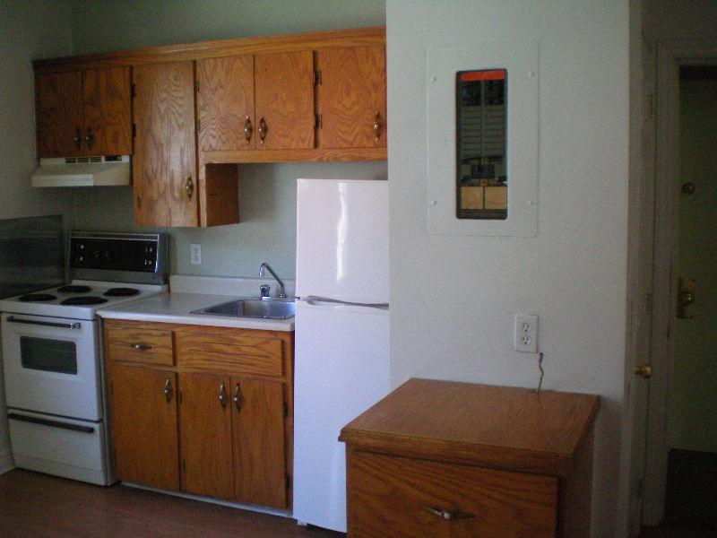 1 Bedroom $650 H & L inc.close to Downtown and Holland College!