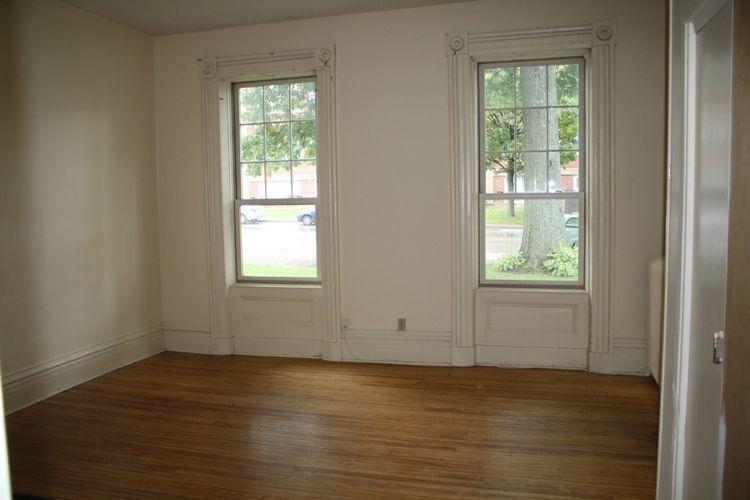 One Bedroom Apartment Downtown - Heat Included