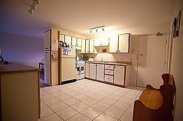 2BR HORTON PARK H/HW/COIN LAUNDRY/PARKING $790 HALF FEB FREE