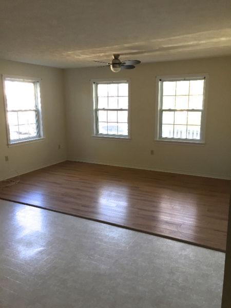 BRIGHT 2 Bedroom Apart. - $825/Month - DOWNTOWN - $400 Discount