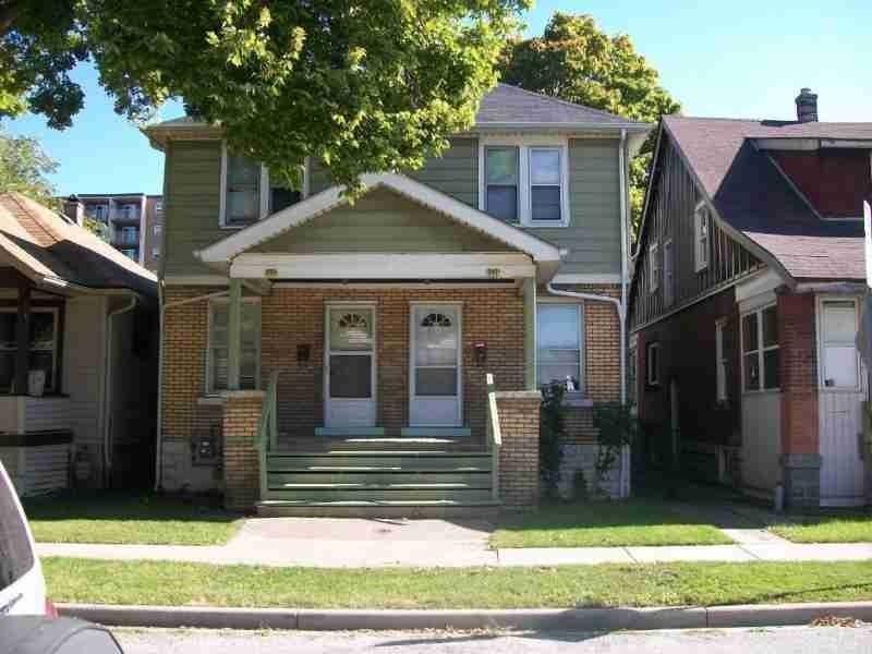 2 bedroom Duplex $650 + hydro gas and water on Belleview!
