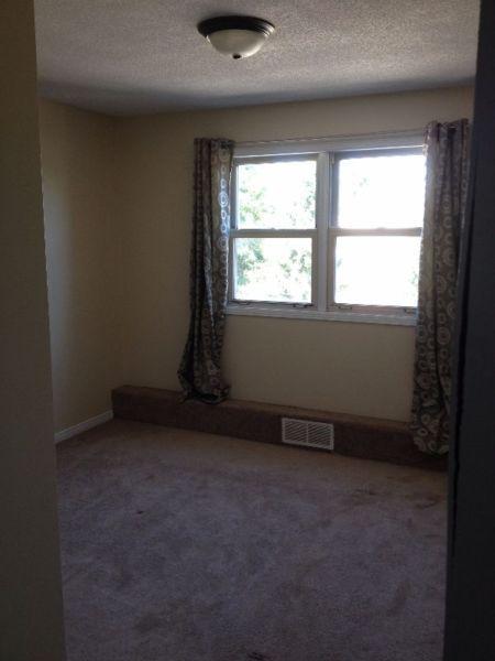 2 bedroom apartment available March 1