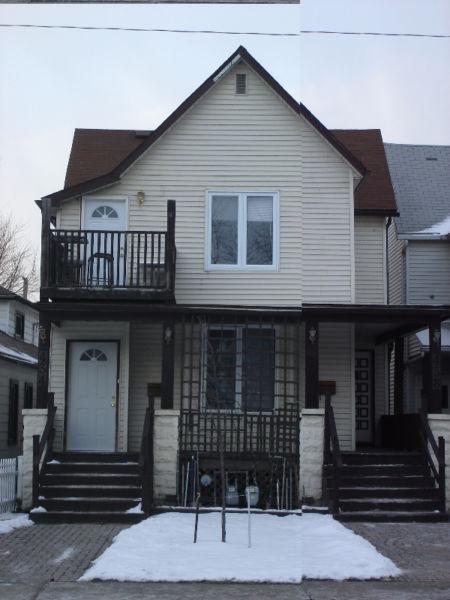 UOFW, ST.CLAIR STUDENTS, DOWNTOWN RENOVATED 3 BEDROOM!!