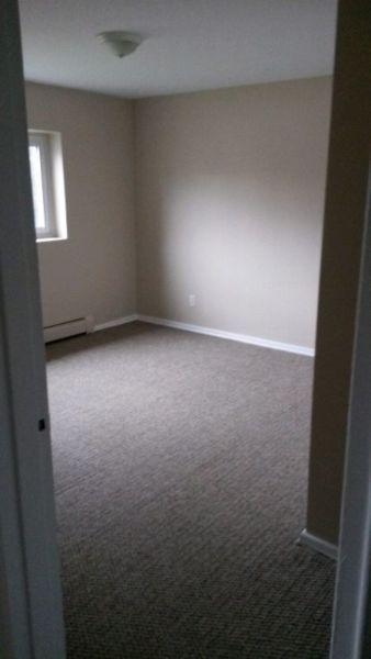 3bdrm apartment $1000 *REVISED Available April 30th or sooner