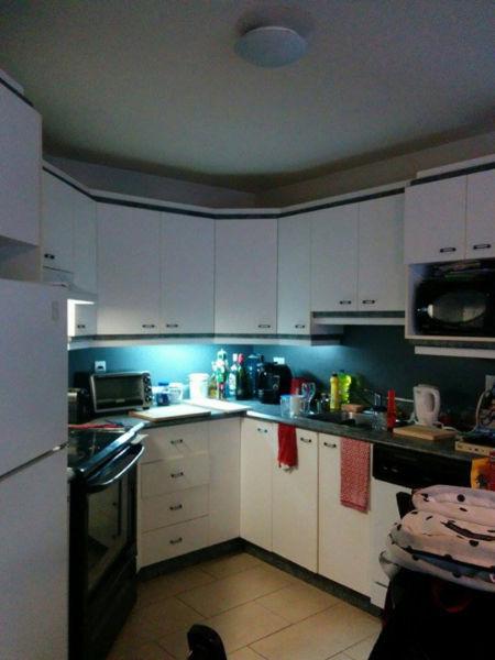 4 et 1/2 style condo (URGENT)