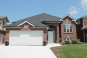 886 Smeeton/ Gorgeous Open Living 1500 sq. ft Raised Ranch