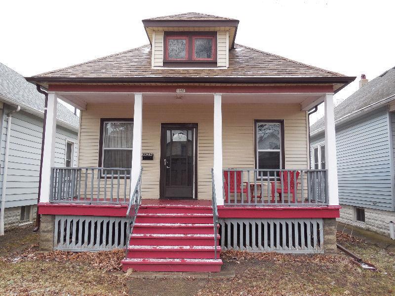 **CONVENIENT ONE FLOOR LIVING --- FULL OF CHARACTER**