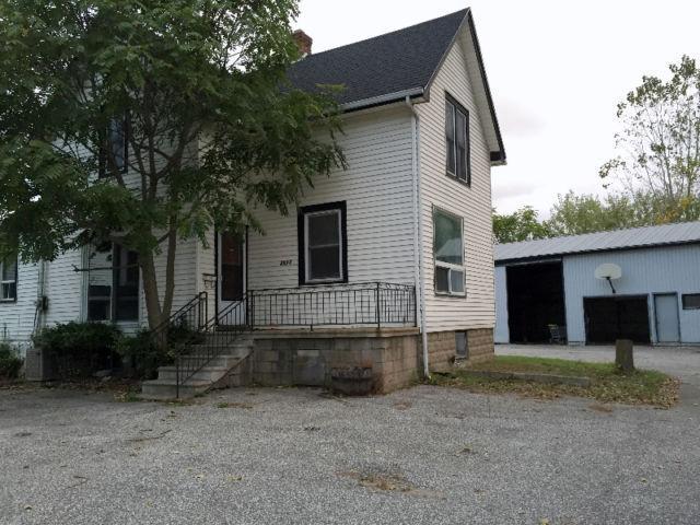 LASALLE - 8 ACRES WITH HOUSE AND POLE BARN