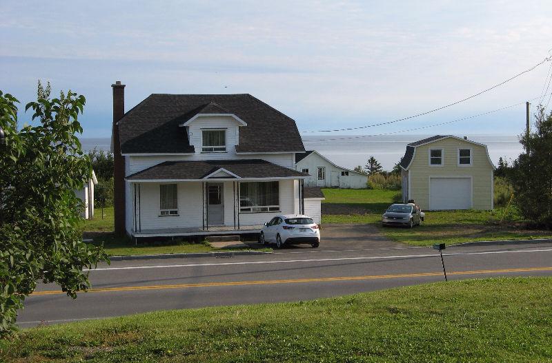 Maison avec vue sur la mer et grand garage