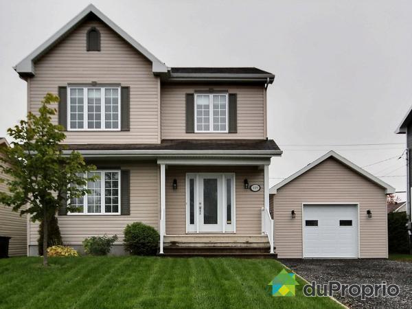 Cottage avec grand garage détaché dans un quartier paisible