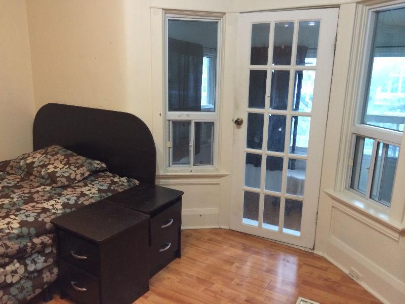 ROOM FOR RENT IN DOWNTOWN NOW on Lansdowne
