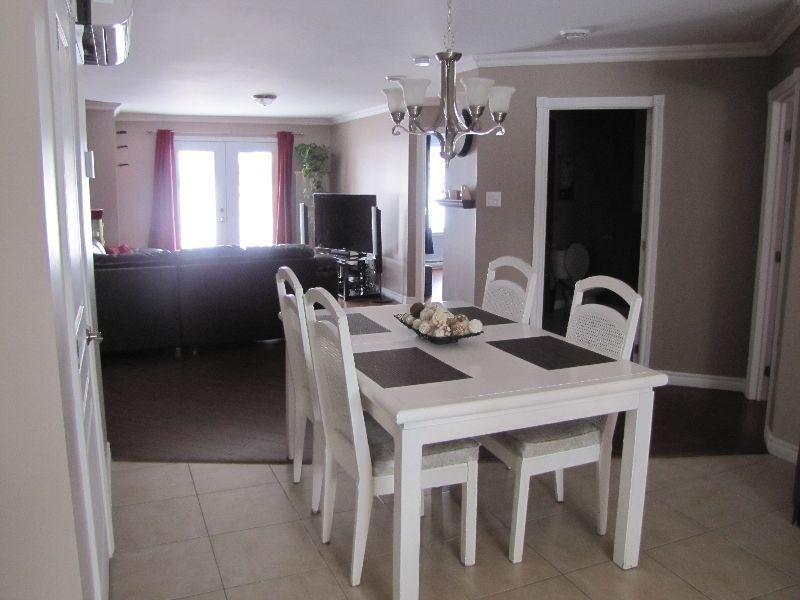 4 1/2 style condo, mois gratuit, 1200pi ca