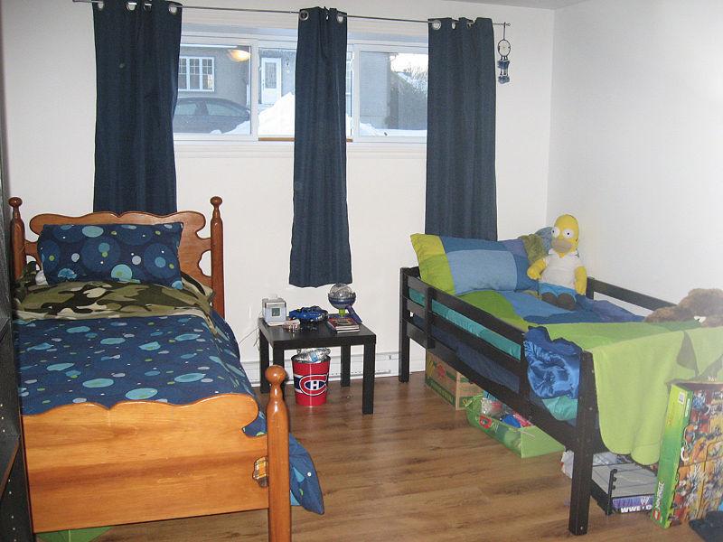 Chambre ou loft à Louer avec 1 salle de bain et salon