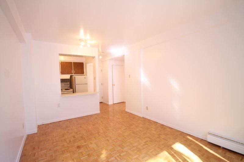 MÉTROS JARRY: 3 ½ PARFAITE CONDITION, SEMI-MEUBLÉ