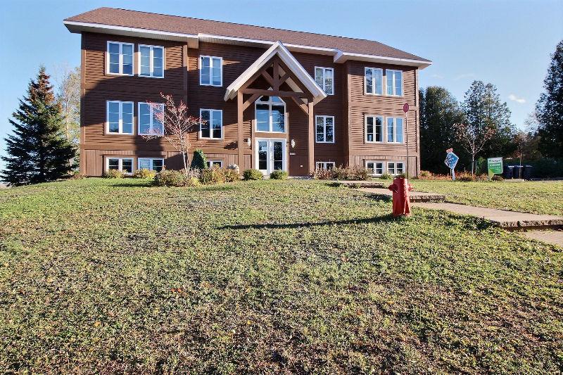Magnifique Condo à vendre --- Lac Pohénégamook