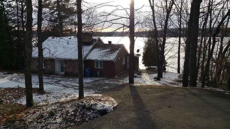 Maison chalet bord de l'eau du lac Connelly waterfront cottage