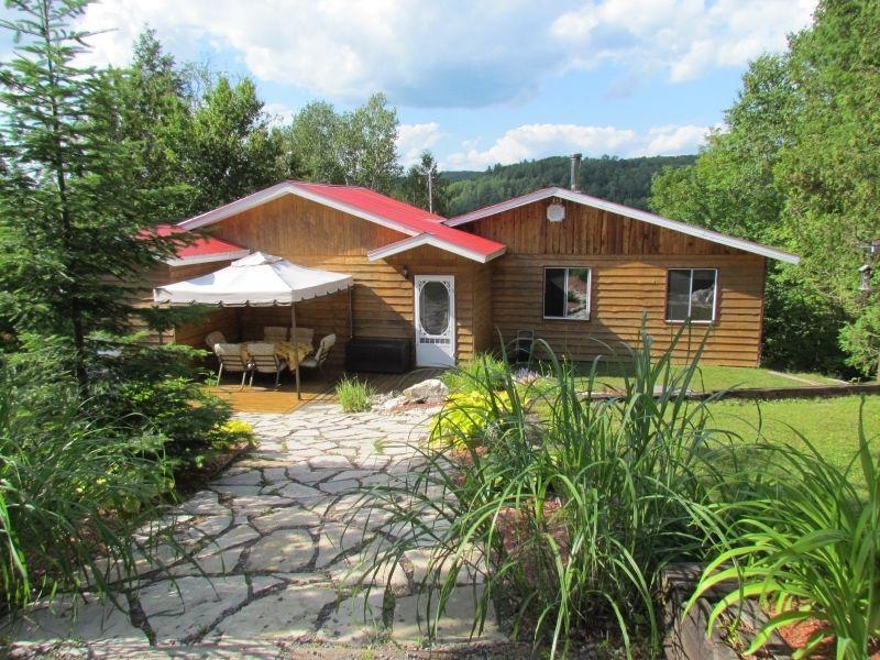 Magnifique Chalet au Lac Brûlé à Chertsey