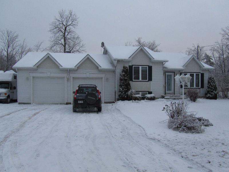 BUNGALOW AVEC GARAGE DOUBLE CHAUFFÉ PRÈS DE ST-JÉRÔME