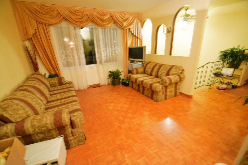 MAISON A ST-HUBERT: 5 CHAMBRES, 2 SALLES DE BAINS