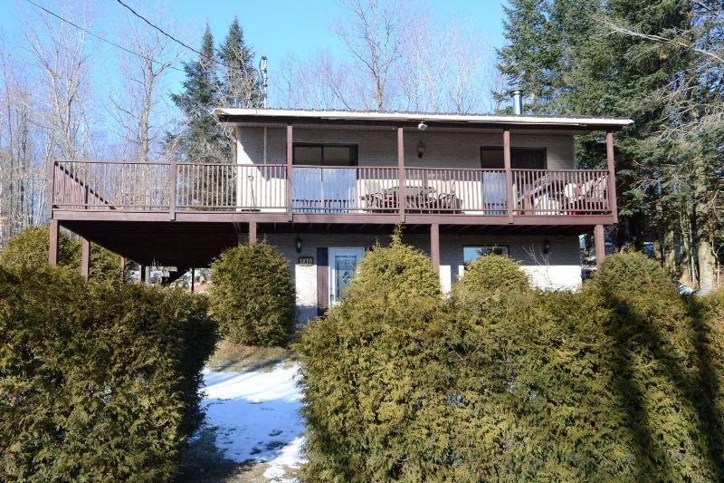 Maison Chalet Bord de l'eau Lac Wentworth (navigable)