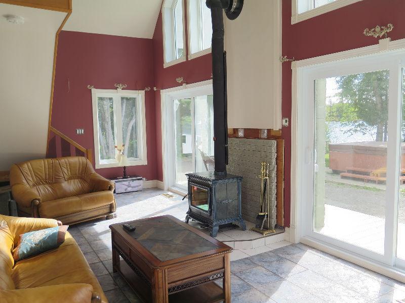 Baisse de Prix BEAU CHALET À 35 KMS DE RIKI HABITABLE À L'ANNÉE