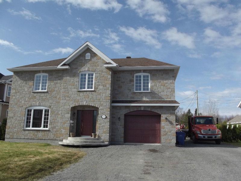 MAGNIFIQUE COTTAGE AVEC GARAGE !!!