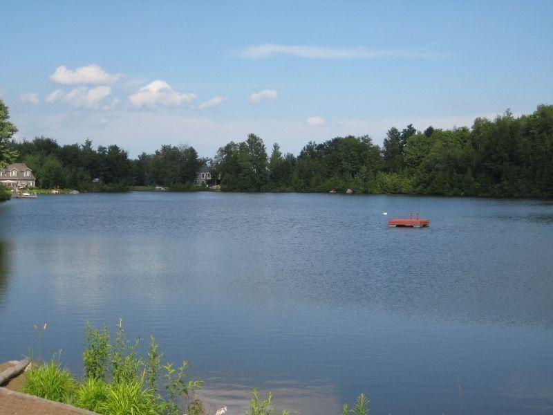 TERRAIN AVEC ACCÈS AU LAC