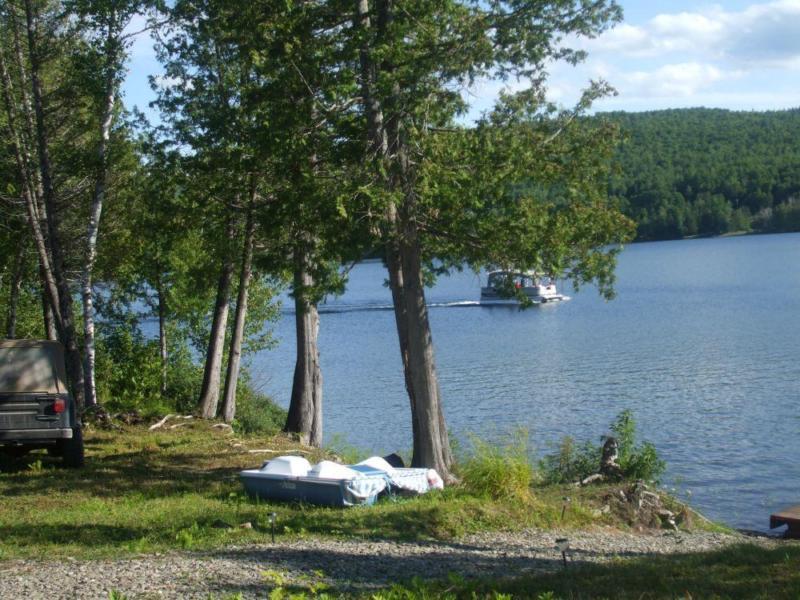 Terrain au bord du lac