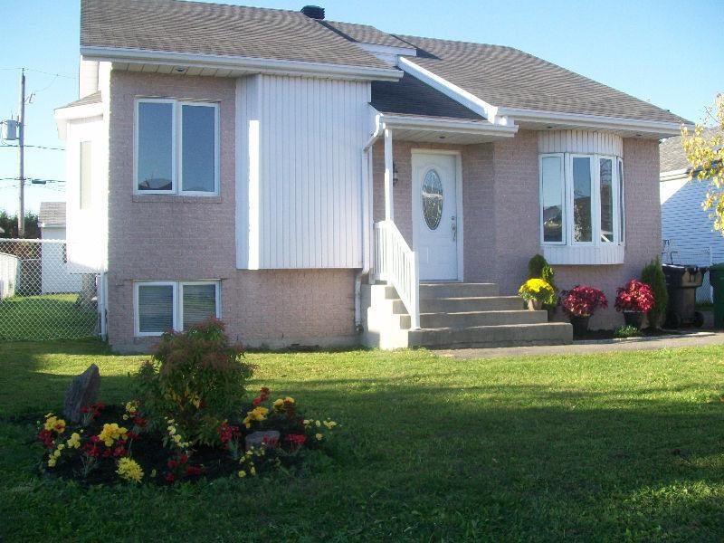 Bungalow a St-Luc 239 500$