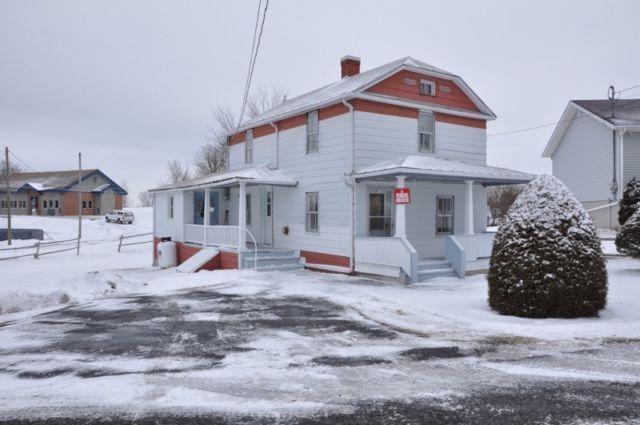 Maison 2 étages à Lacolle sur terrain de 6849 pi2