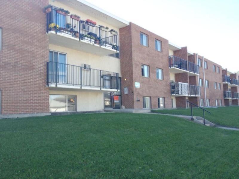 Hillview Apartments - Apartment for Rent -
