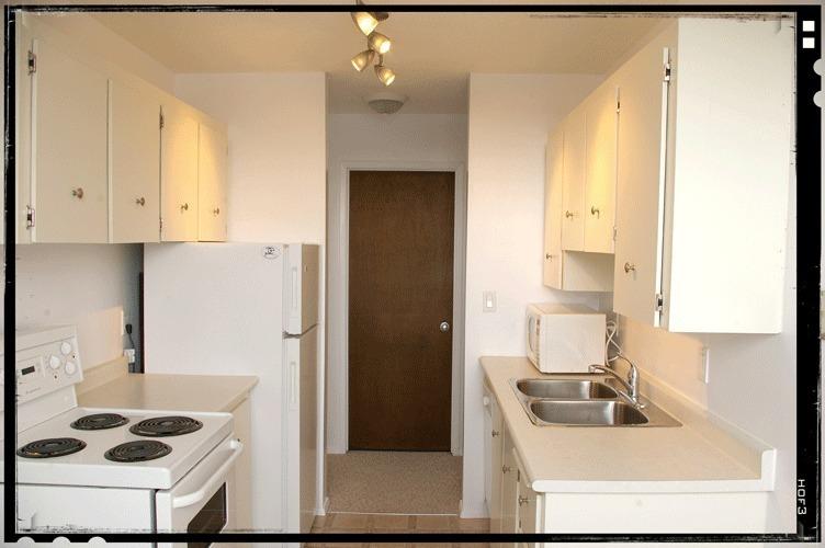 VERY CLEAN & QUIET ADULT-ONLY APT. + FREE MAY RENT