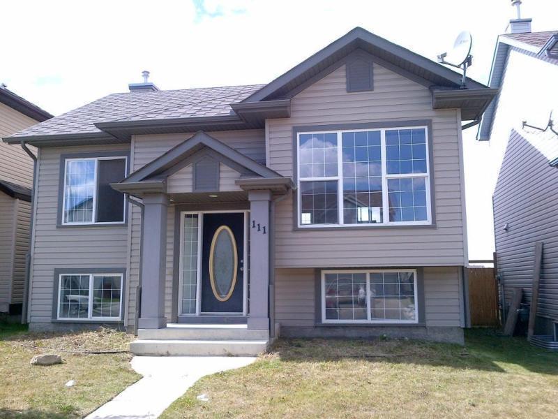 2 Bedrooms Basement, Separate Entrance in Martindale NE