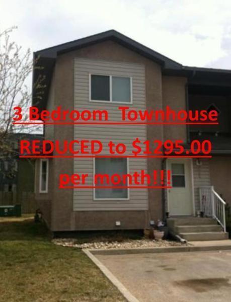 3 BED 1.5 BATH TOWNHOUSE FOR RENT AVAILABLE MARCH 1!!