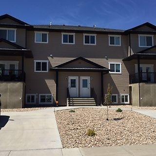 BROOKS, AB - 3 BEDROOMS/3 BATHS CONDO AVAILABLE MARCH 15th