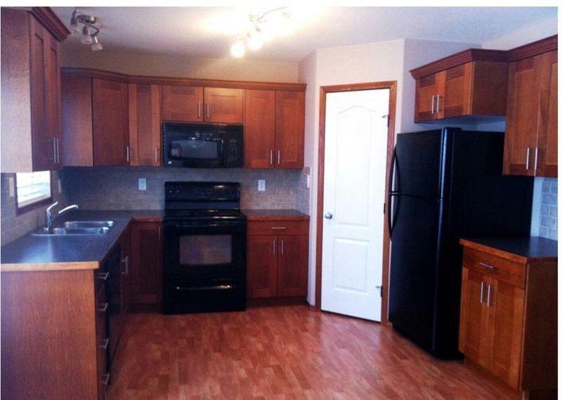 Only $1195 for 3 bed 3 bath home! Move in March 15th!