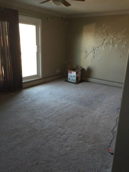 3RD FLOOR CORNER UNIT. Great for investment/first time home!