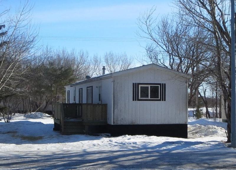 Bright and open plan mobile home in Unity, SK 75 min from Lloyd